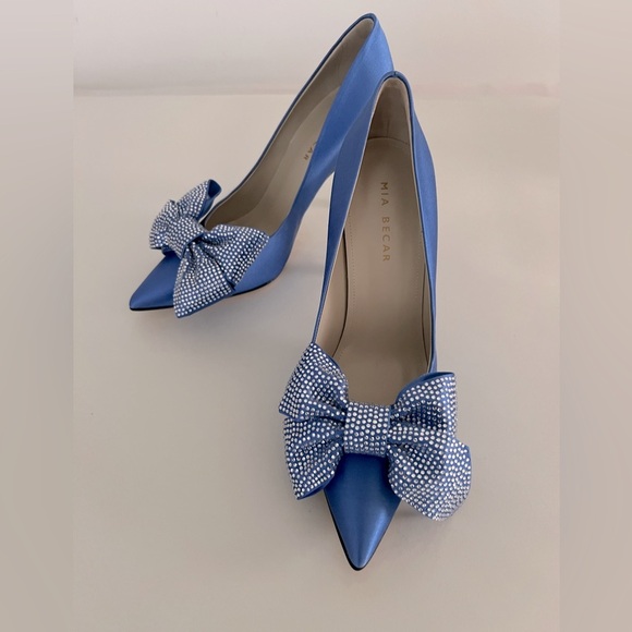 NIB Mia Becar Blue Alessandra Satin Pumps Embellished Bow Formal Wedding Sz 38.5 - Picture 1 of 11